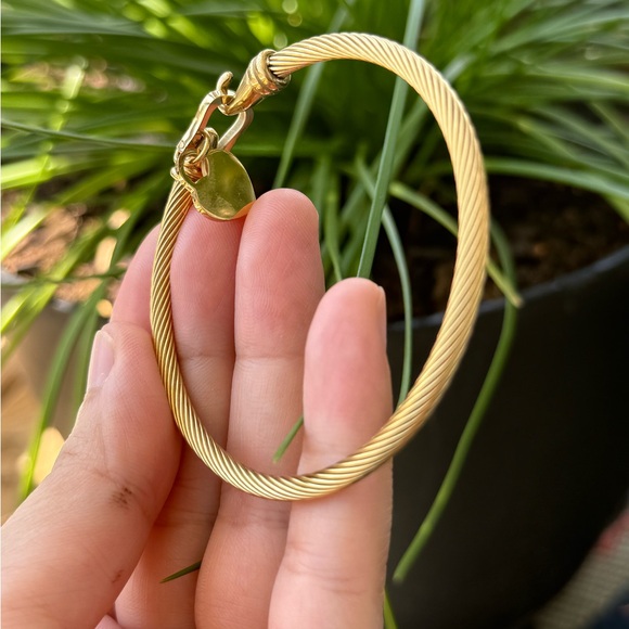 Bracelet 18K Gold Stainless Steel Heart Bangle - Picture 7 of 11